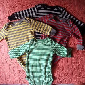 4 Carter bodysuits size 3 months